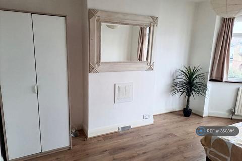 undefined, Rowantree Rd, London, N21