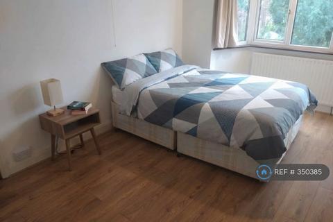 1 bedroom in a house share to rent - Rowantree Rd, London, N21