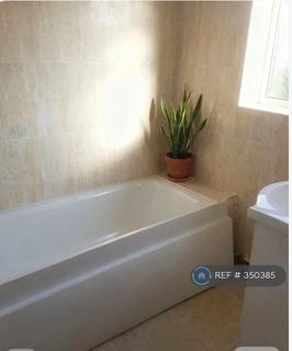 undefined, Rowantree Rd, London, N21