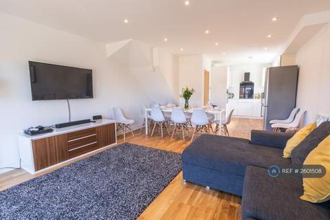 4 bedroom detached house to rent, Bevendean Road, Brighton, BN2