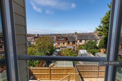 4 bedroom detached house to rent, Bevendean Road, Brighton, BN2