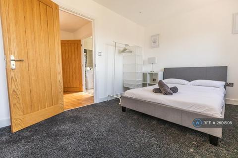 4 bedroom detached house to rent, Bevendean Road, Brighton, BN2
