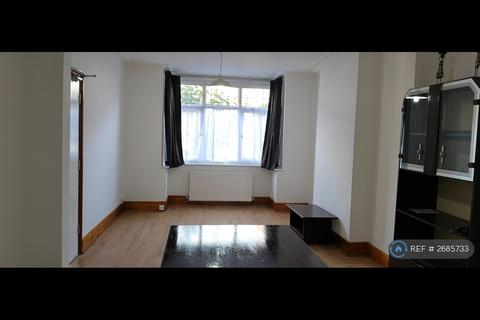 3 bedroom terraced house to rent, Park Road, Hounslow, TW3