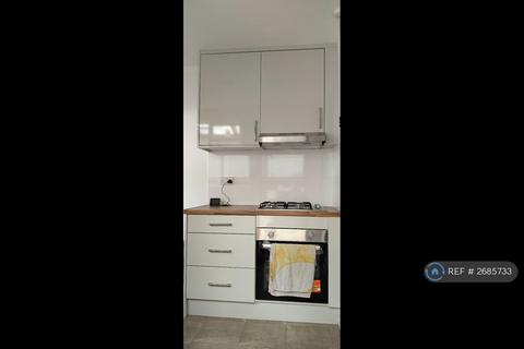 3 bedroom terraced house to rent, Park Road, Hounslow, TW3