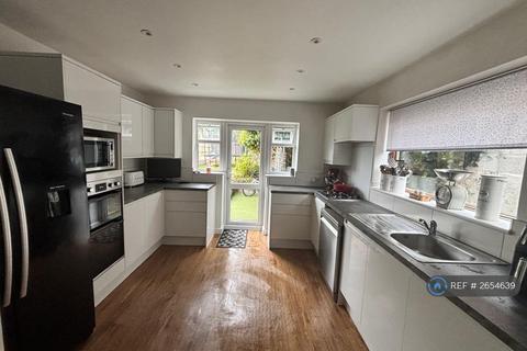 4 bedroom semi-detached house to rent, Keswick Road, West Wickham, BR4