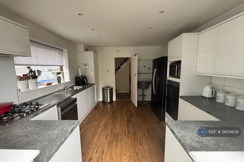 4 bedroom semi-detached house to rent, Keswick Road, West Wickham, BR4