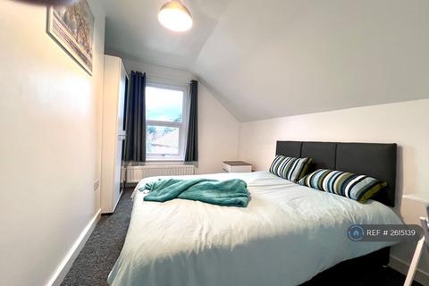 1 bedroom in a house share to rent, Denmark Road, Bromley, BR1