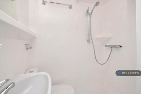 1 bedroom in a house share to rent, Denmark Road, Bromley, BR1