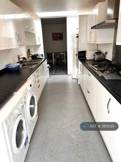 1 bedroom in a house share to rent, Denmark Road, Bromley, BR1