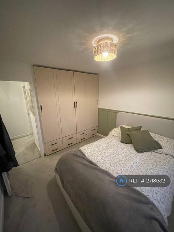 Main Bedroom (2)
