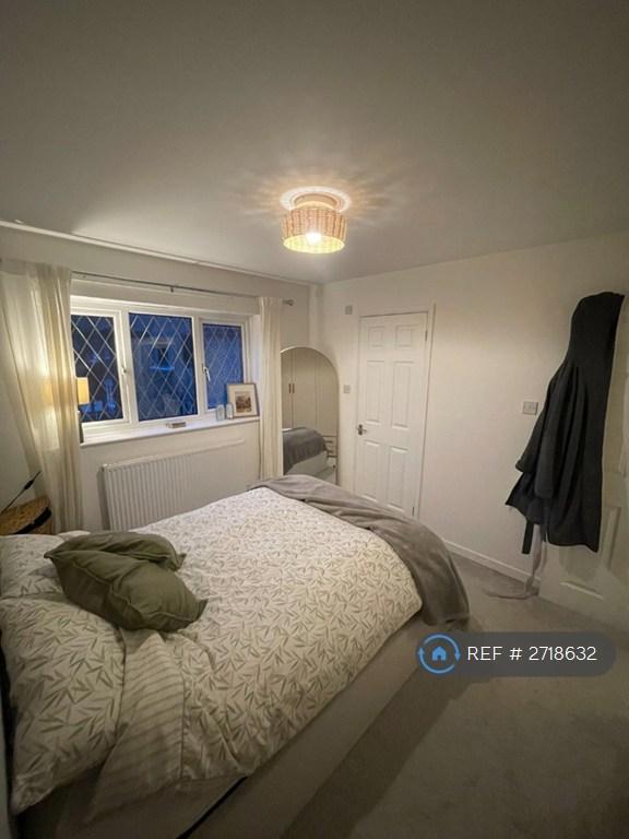 Main Bedroom (3)