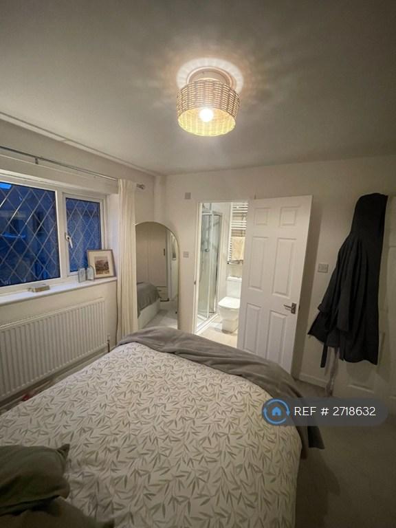 Main Bedroom (4)