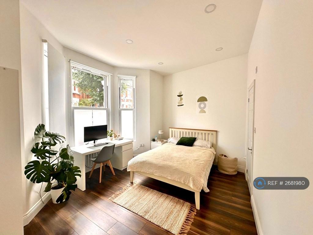 Ground Floor Ensuite Bedroom