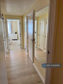 2 bedroom flat to rent, Station Court, London, SW6
