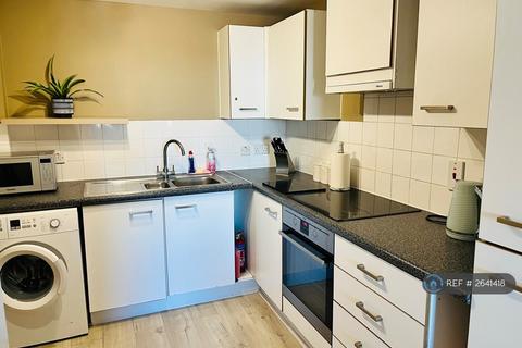 2 bedroom flat to rent, Station Court, London, SW6