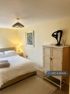 2 bedroom flat to rent, Station Court, London, SW6