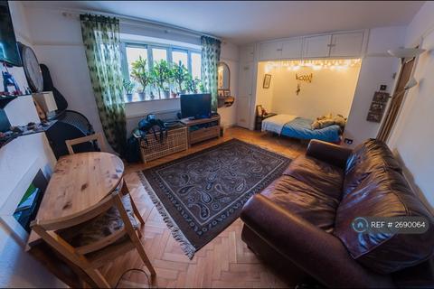 Studio to rent, Millstream House, London, SE16
