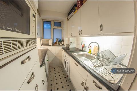 Studio to rent, Millstream House, London, SE16