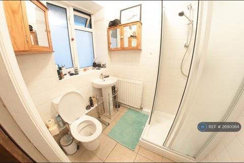 Studio to rent, Millstream House, London, SE16