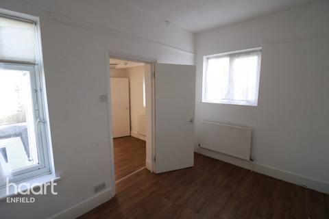 undefined, Walton Road, HODDESDON