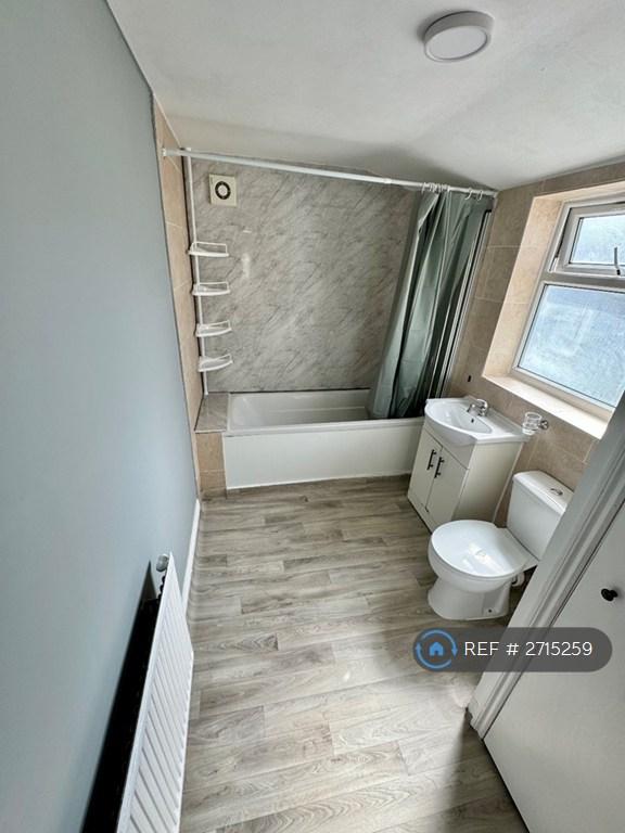 Spacious Bathroom