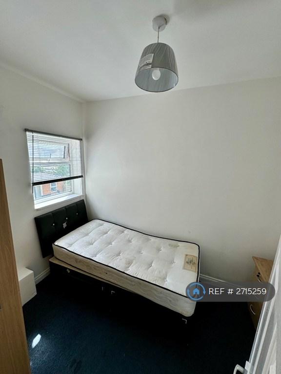 Single Bedroom To Rear