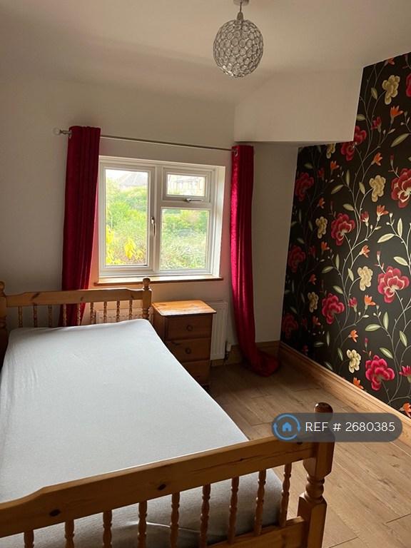 Mid Size Bedroom