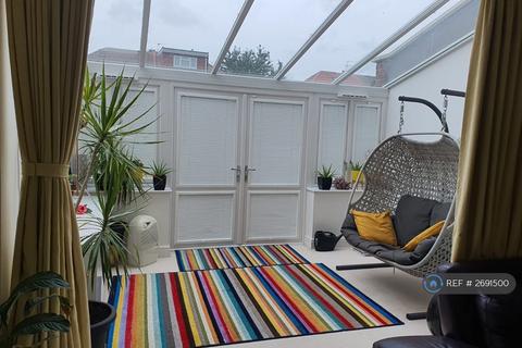undefined, Hounslow, Hounslow, TW5