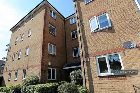 2 bedroom flat to rent, Greenacre Gardens, London, E17