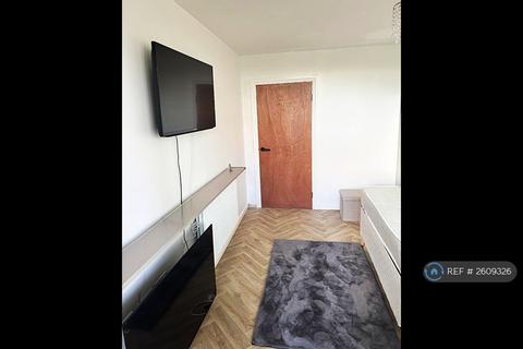 1 bedroom in a flat share to rent, Violet Court, London, NW9