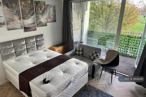 1 bedroom in a flat share to rent, Violet Court, London, NW9