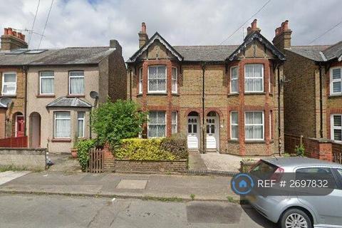 Studio to rent, North Road, Hayes, UB3