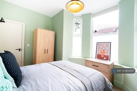 1 bedroom in a house share to rent, Hamilton Road, Manchester, M13