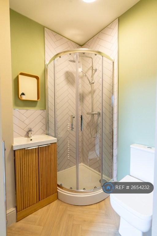 Bedroom Six En-Suite