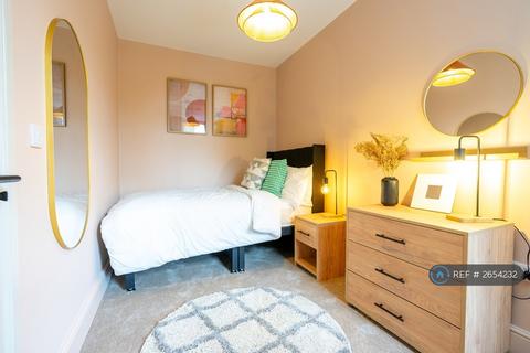 1 bedroom in a house share to rent, Hamilton Road, Manchester, M13