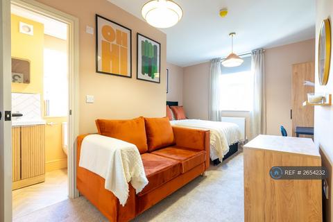 1 bedroom in a house share to rent, Hamilton Road, Manchester, M13