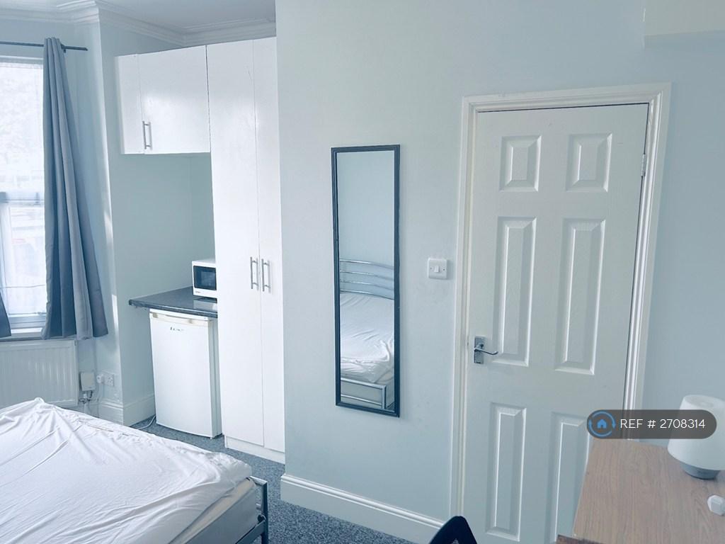 Large Double Ensuite Room