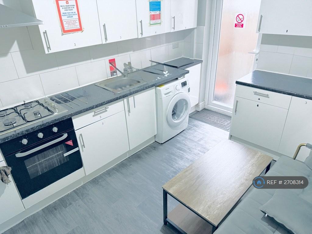 Kitchen Shared With 2 Others