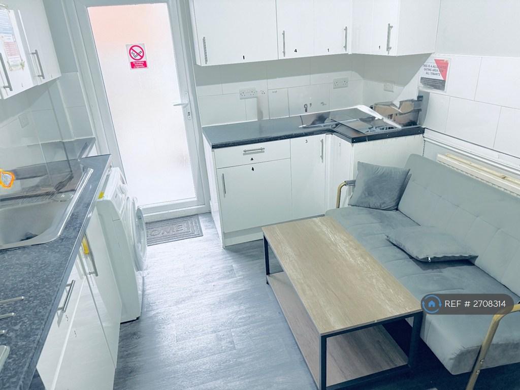 Kitchen Shared With 2 Others