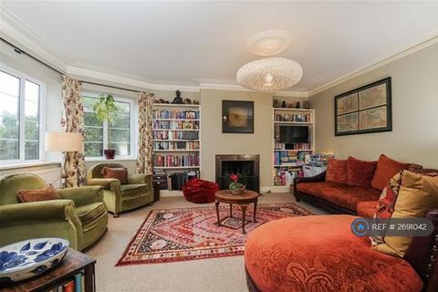 3 bedroom flat to rent, Chester Close, Richmond, TW10