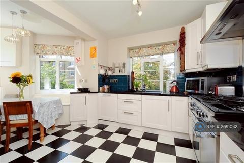 3 bedroom flat to rent, Chester Close, Richmond, TW10