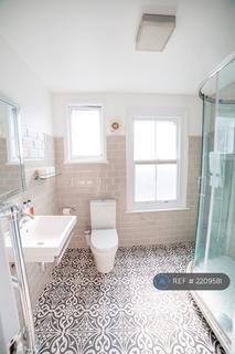 1 bedroom in a flat share to rent, Valmar Road, London, SE5