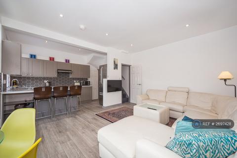 4 bedroom terraced house to rent, Pennington Terrace, Leeds, LS6