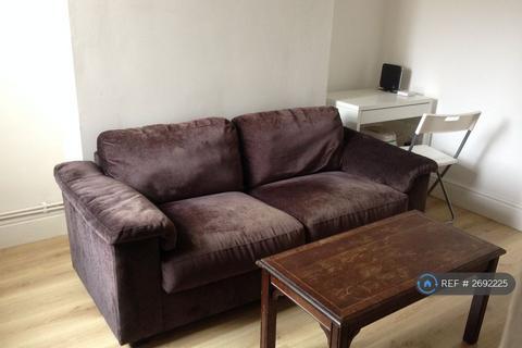 1 bedroom in a house share to rent, Holmesdale Street, Cardiff, CF11