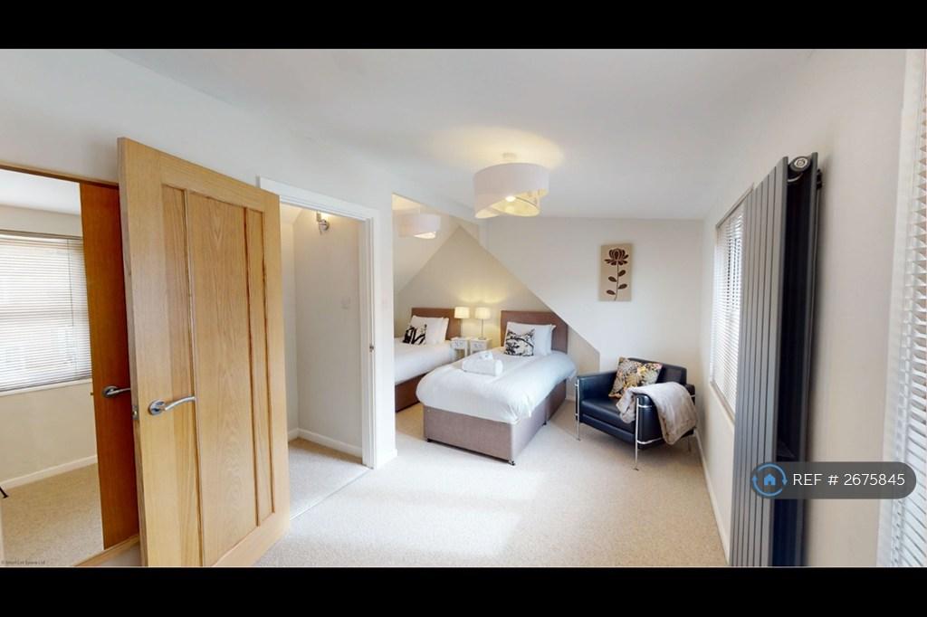 Upstairs Bedroom 2