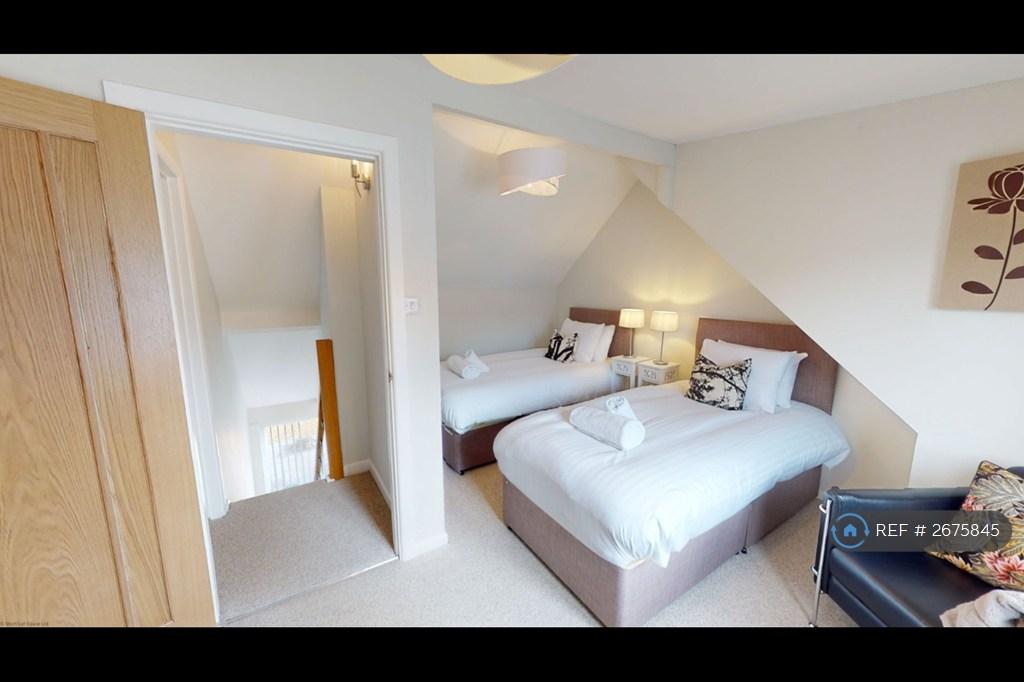 Upstairs Bedroom 2