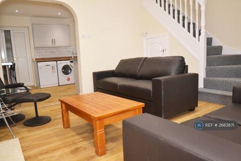 6 bedroom semi-detached house to rent, Chervil Close, Manchester, M14