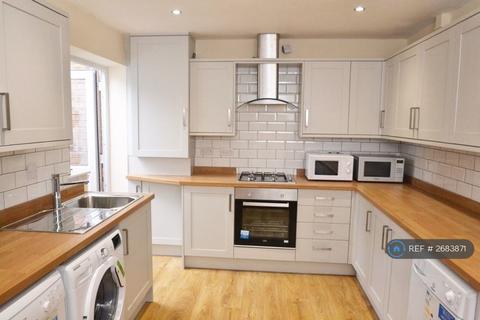 6 bedroom semi-detached house to rent, Chervil Close, Manchester, M14