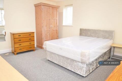 6 bedroom semi-detached house to rent, Chervil Close, Manchester, M14