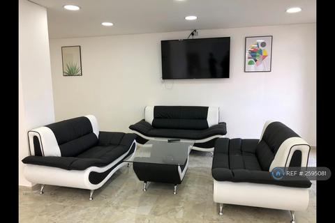 2 bedroom flat to rent, Endsleigh Road, Bedford, MK42